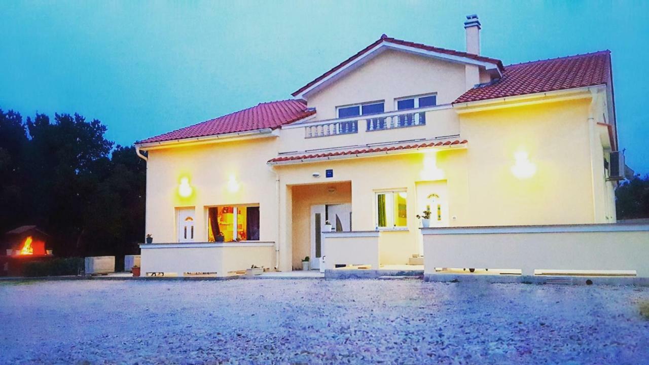 Apartmani "Sandro" Gonar Rab Town Exterior foto
