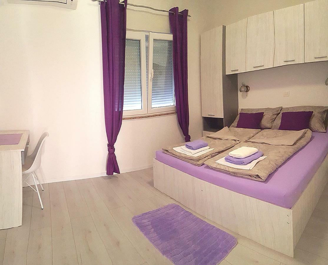 Apartmani "Sandro" Gonar Rab Town Exterior foto